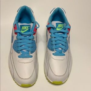 Used women’s air max size 7